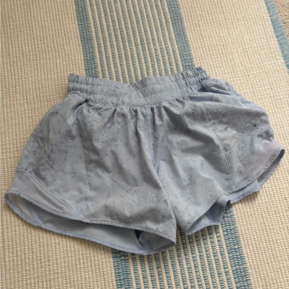 Lulu hot hot LR short 4inch
pastel blue w multi grey speckles in it size 4